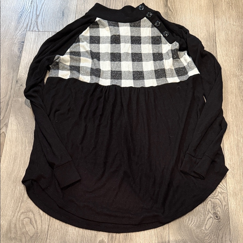 a:glow Black and Gray Checkered Long Sleeve Top